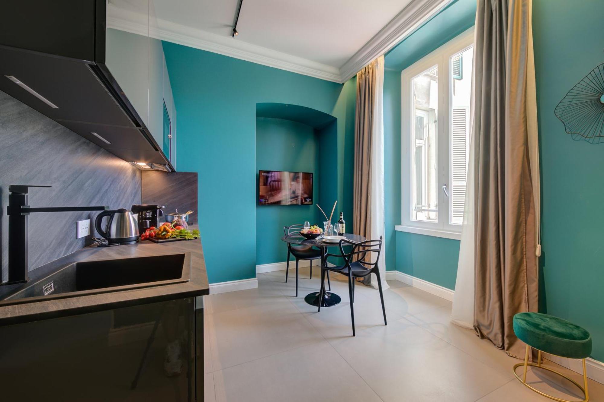 Seven - Via Matteotti 178 Aparthotel