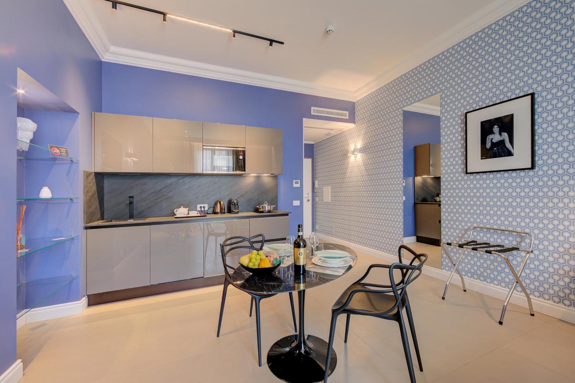 Aparthotel Seven - Via Matteotti 178 *