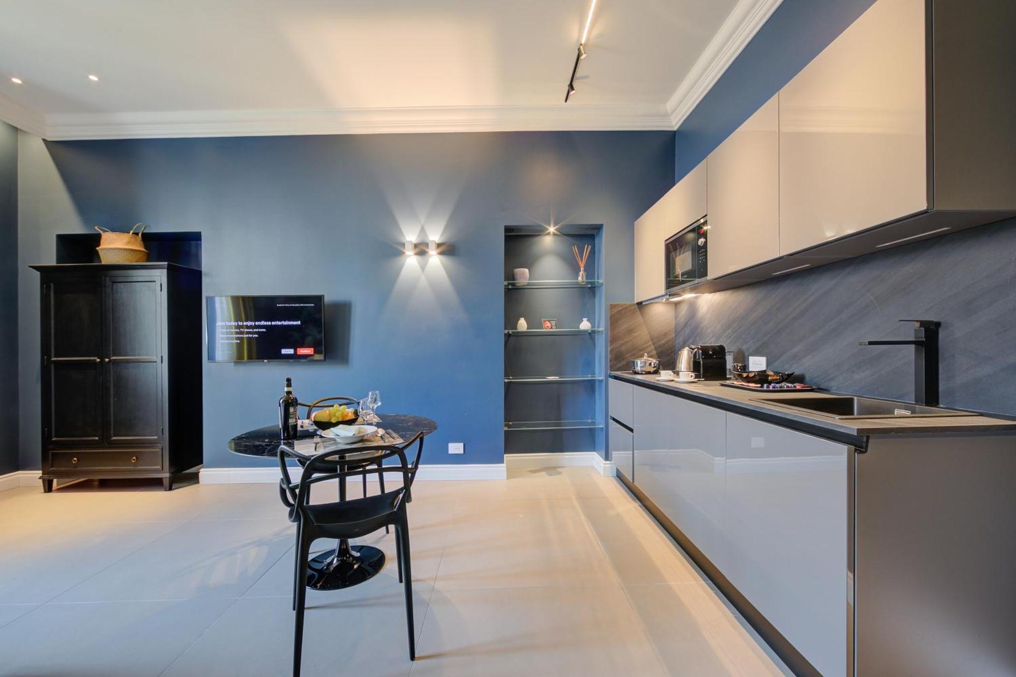 Aparthotel Seven - Via Matteotti 178 Sanremo